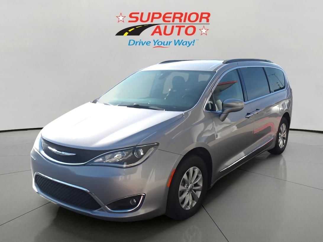 2017 Chrysler Pacifica Touring-L's photo