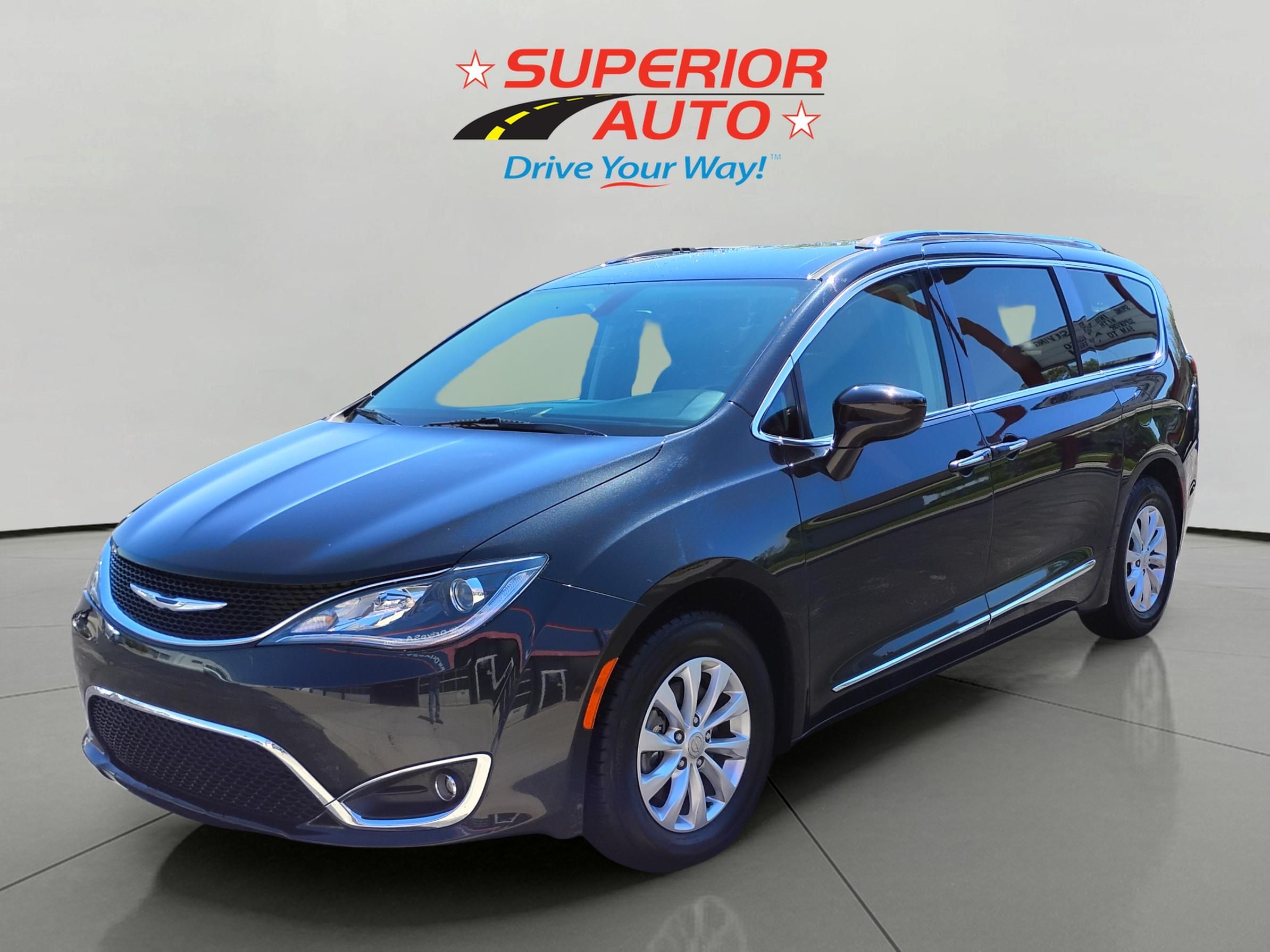 2018 Chrysler Pacifica Touring L's photo