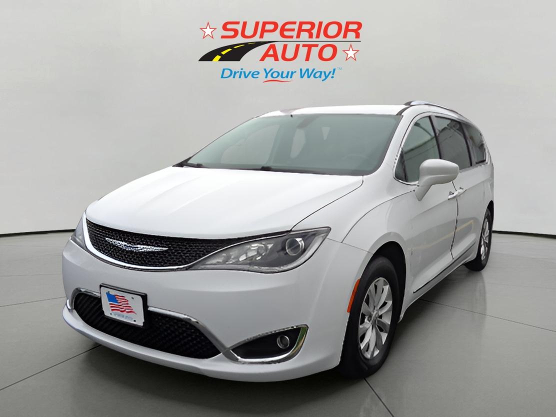 2019 Chrysler Pacifica Touring L's photo
