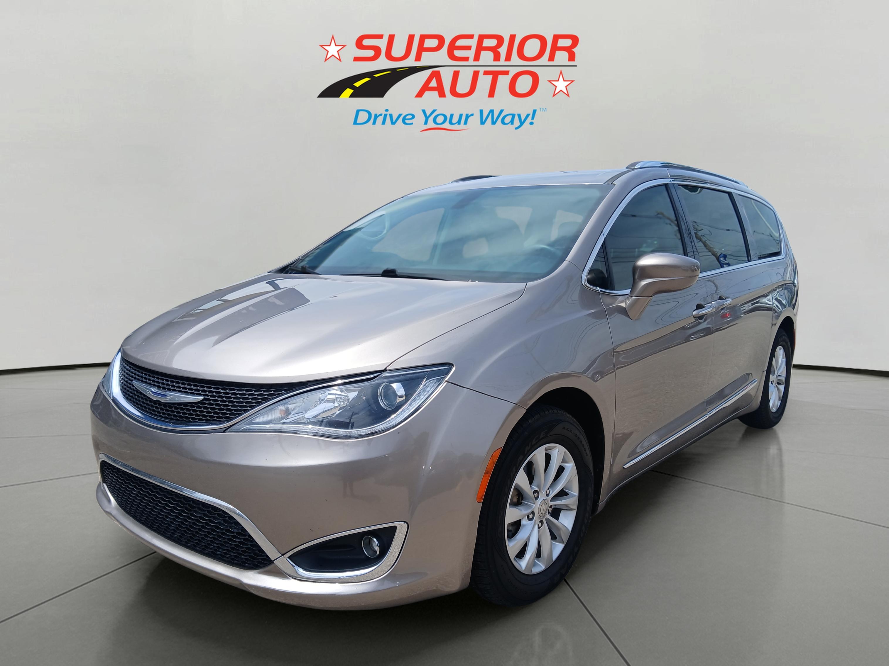 2018 Chrysler Pacifica Touring L's photo