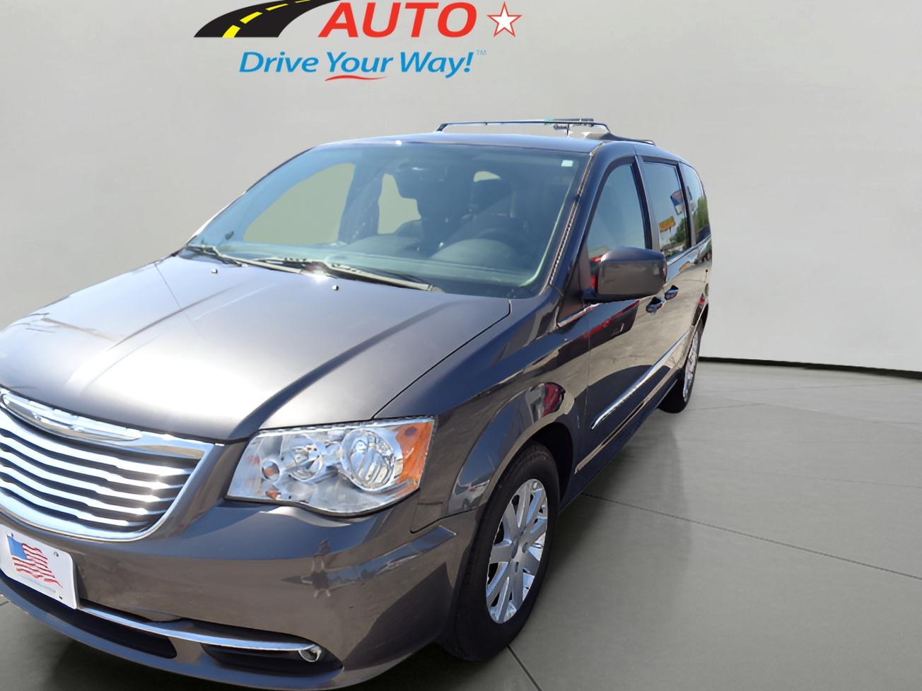 2015 Chrysler Town & Country Touring's photo