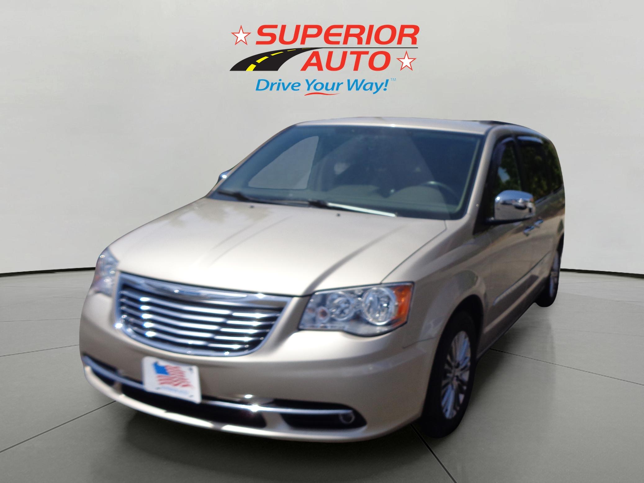 2013 Chrysler Town & Country Touring-L's photo