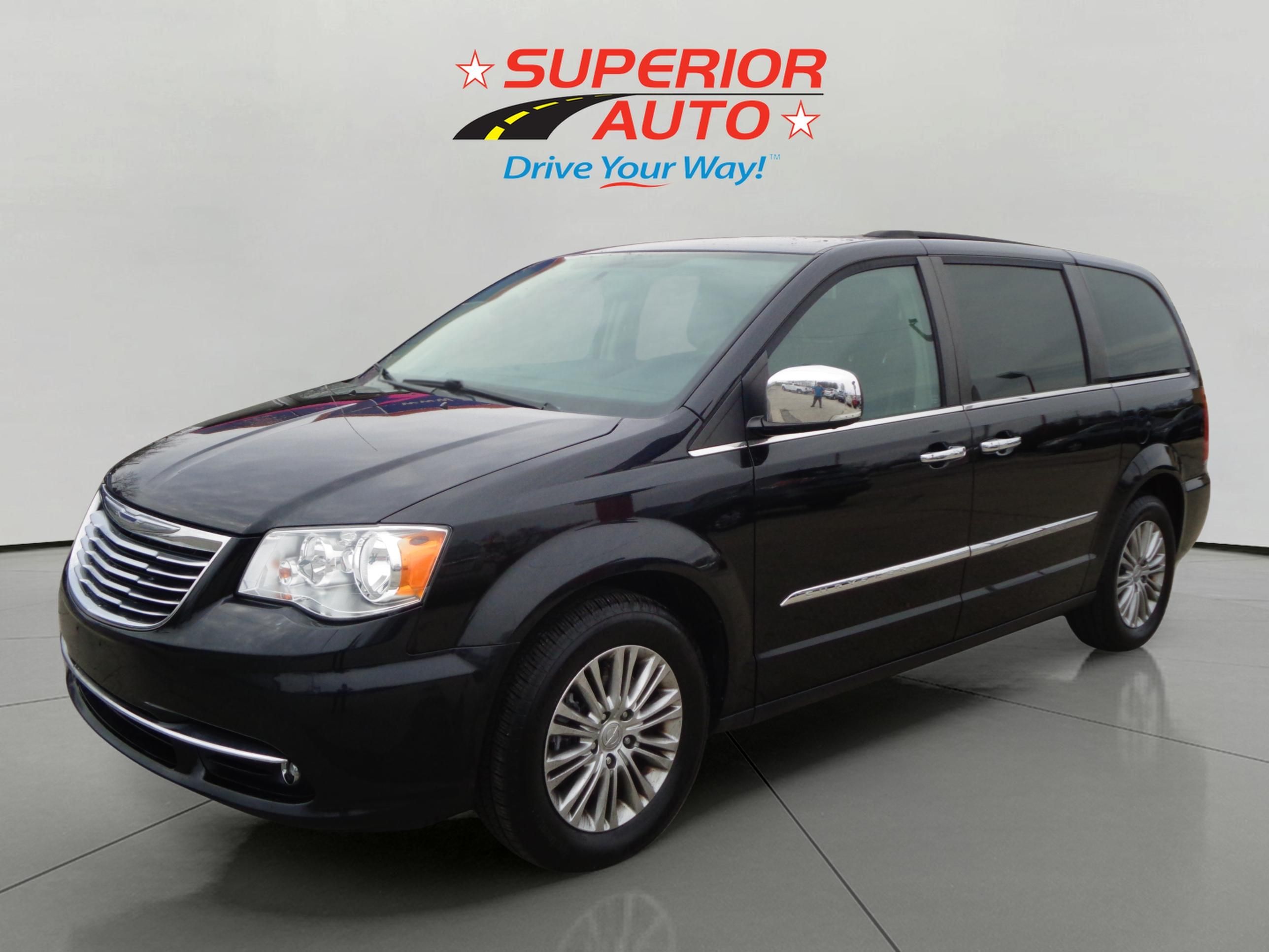 2015 Chrysler Town & Country Touring-L's photo