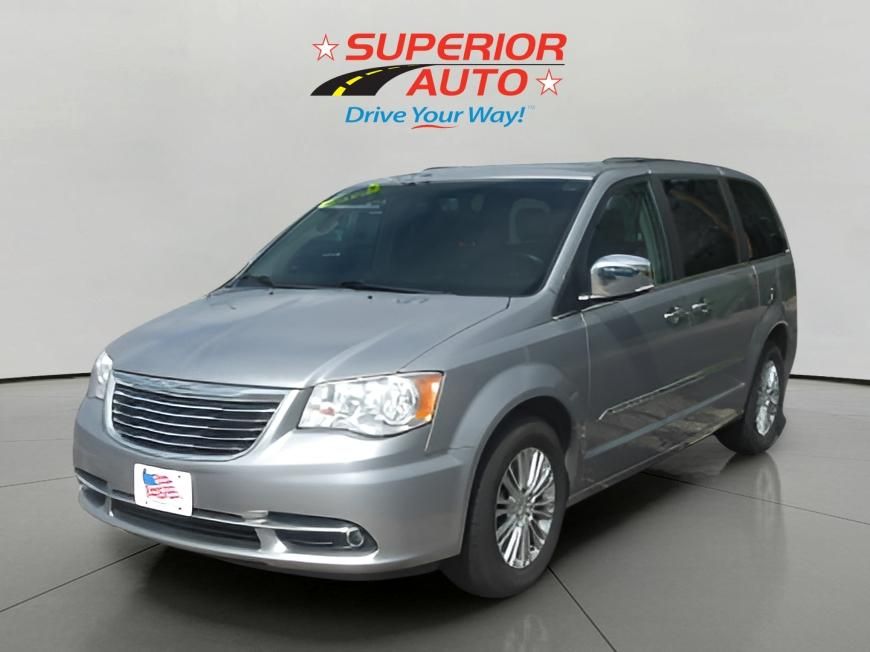 2015 Chrysler Town & Country Touring-L's photo