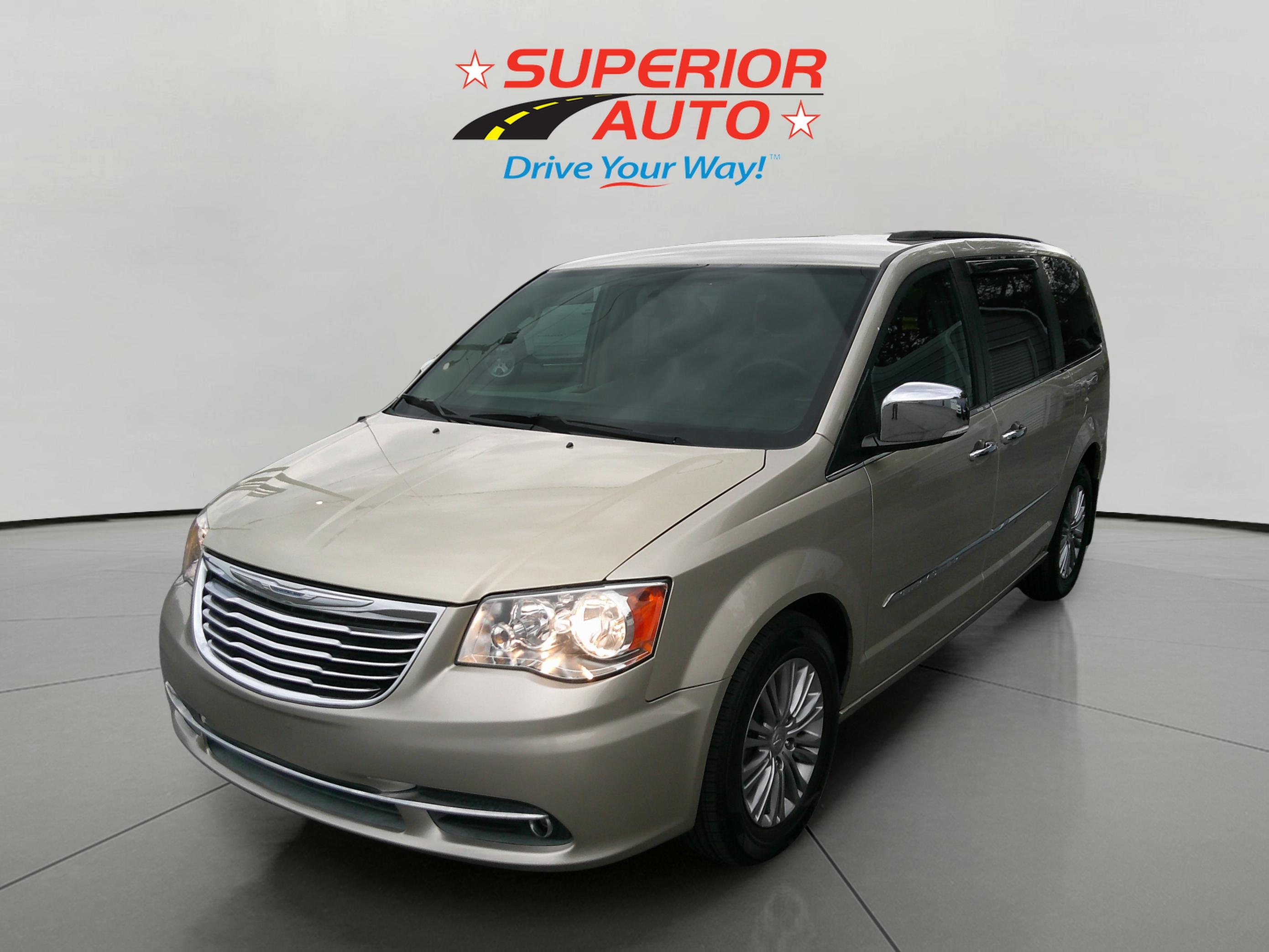 2016 Chrysler Town & Country Touring-L's photo