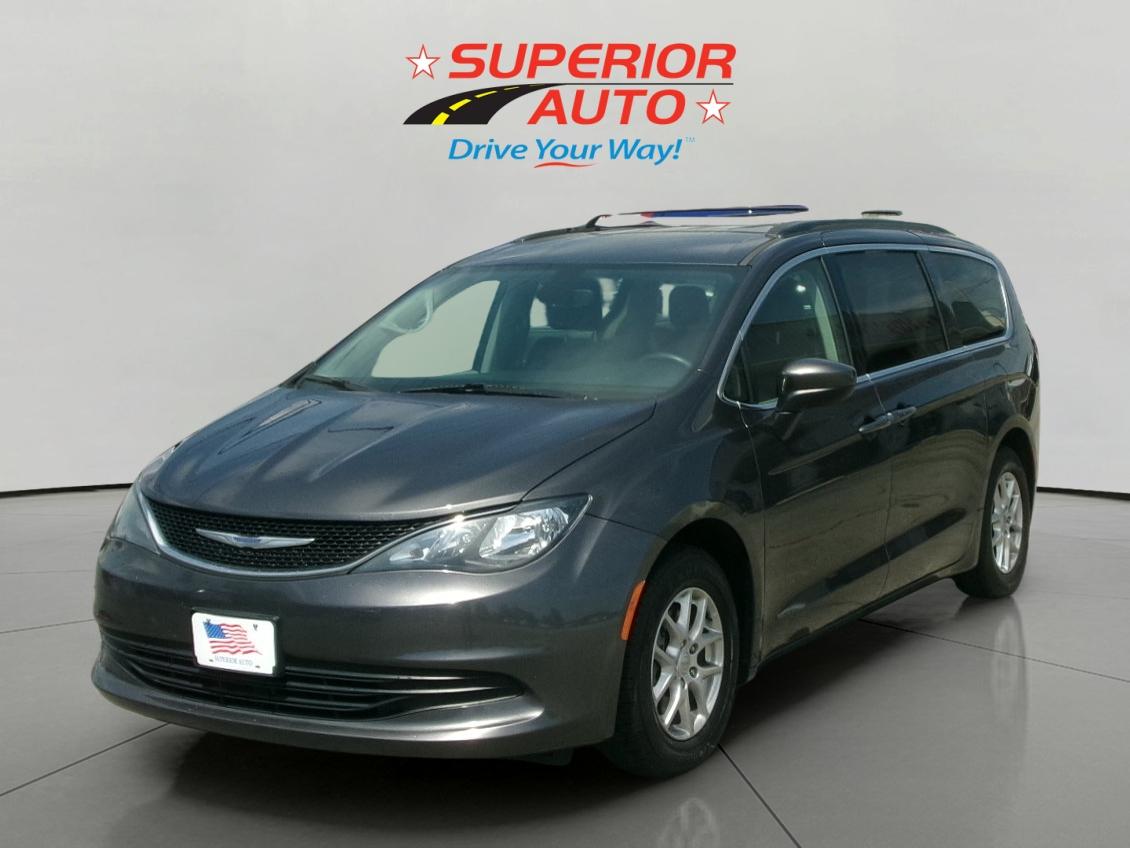 2020 Chrysler Voyager LXI's photo