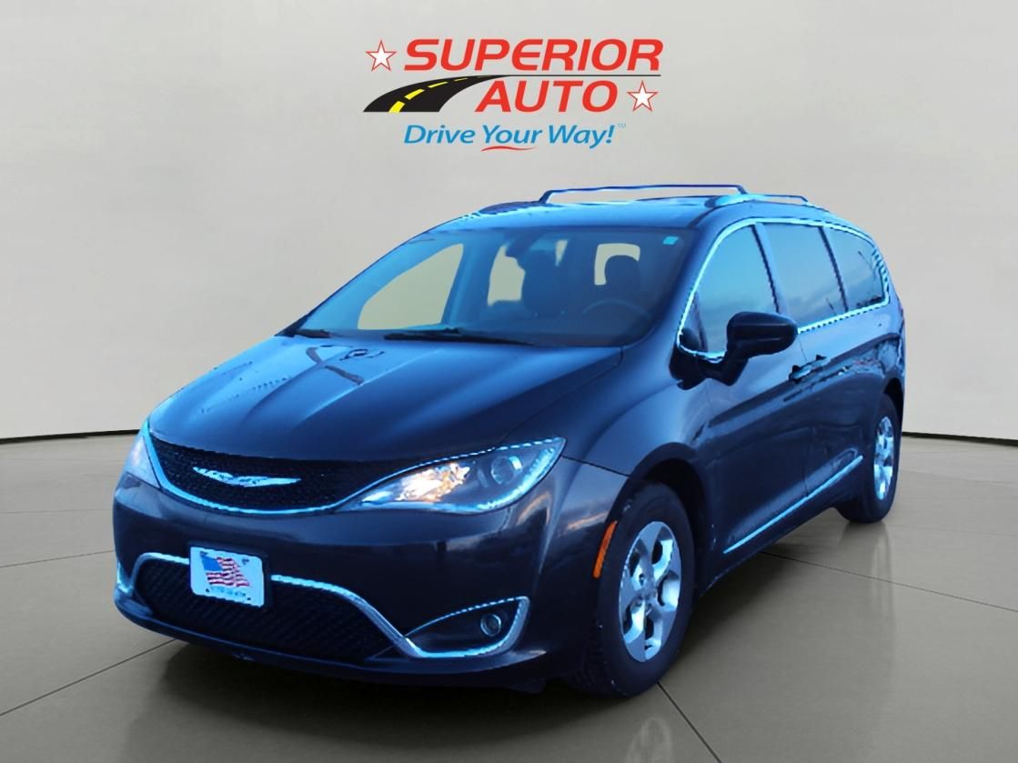 2017 Chrysler Pacifica Touring-L Plus's photo