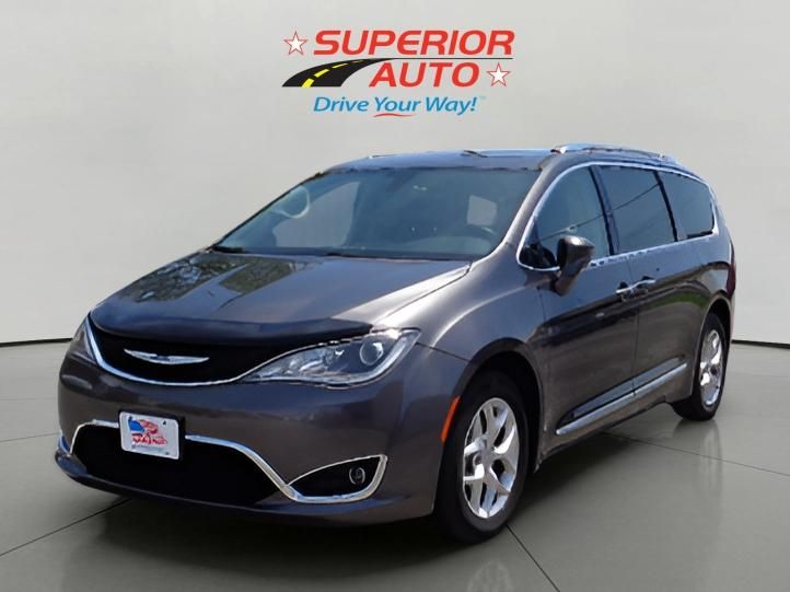 2017 Chrysler Pacifica Touring-L Plus's photo