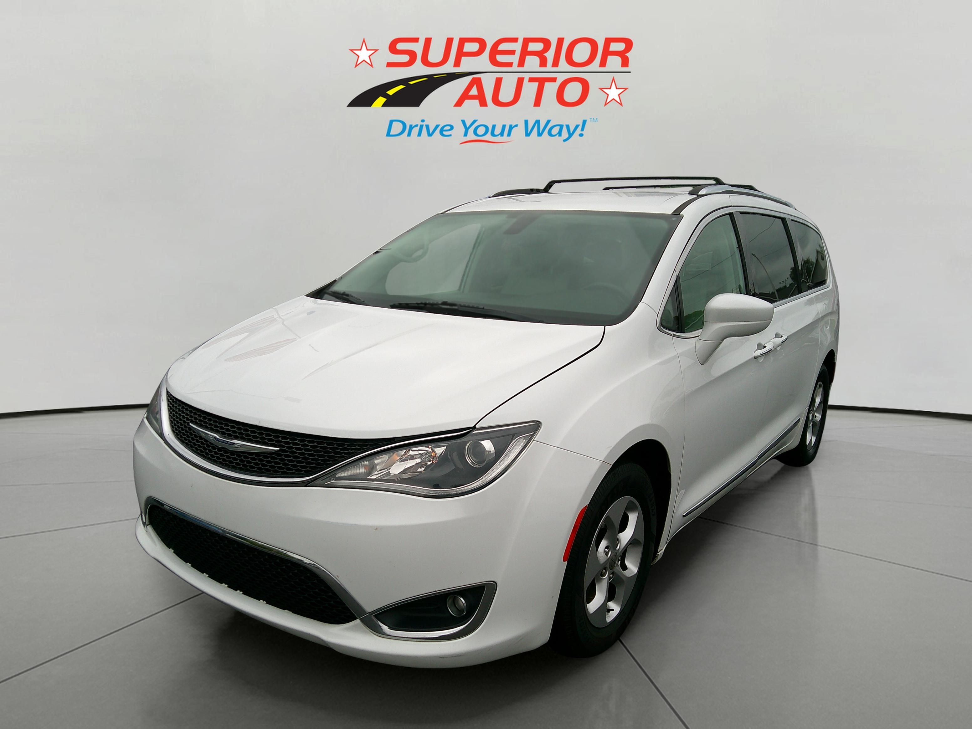 2017 Chrysler Pacifica Touring-L Plus's photo