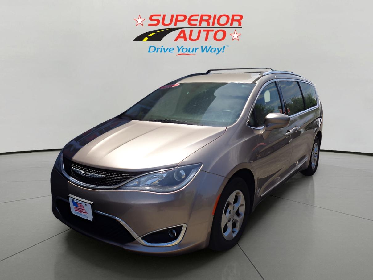 2017 Chrysler Pacifica Touring-L Plus's photo