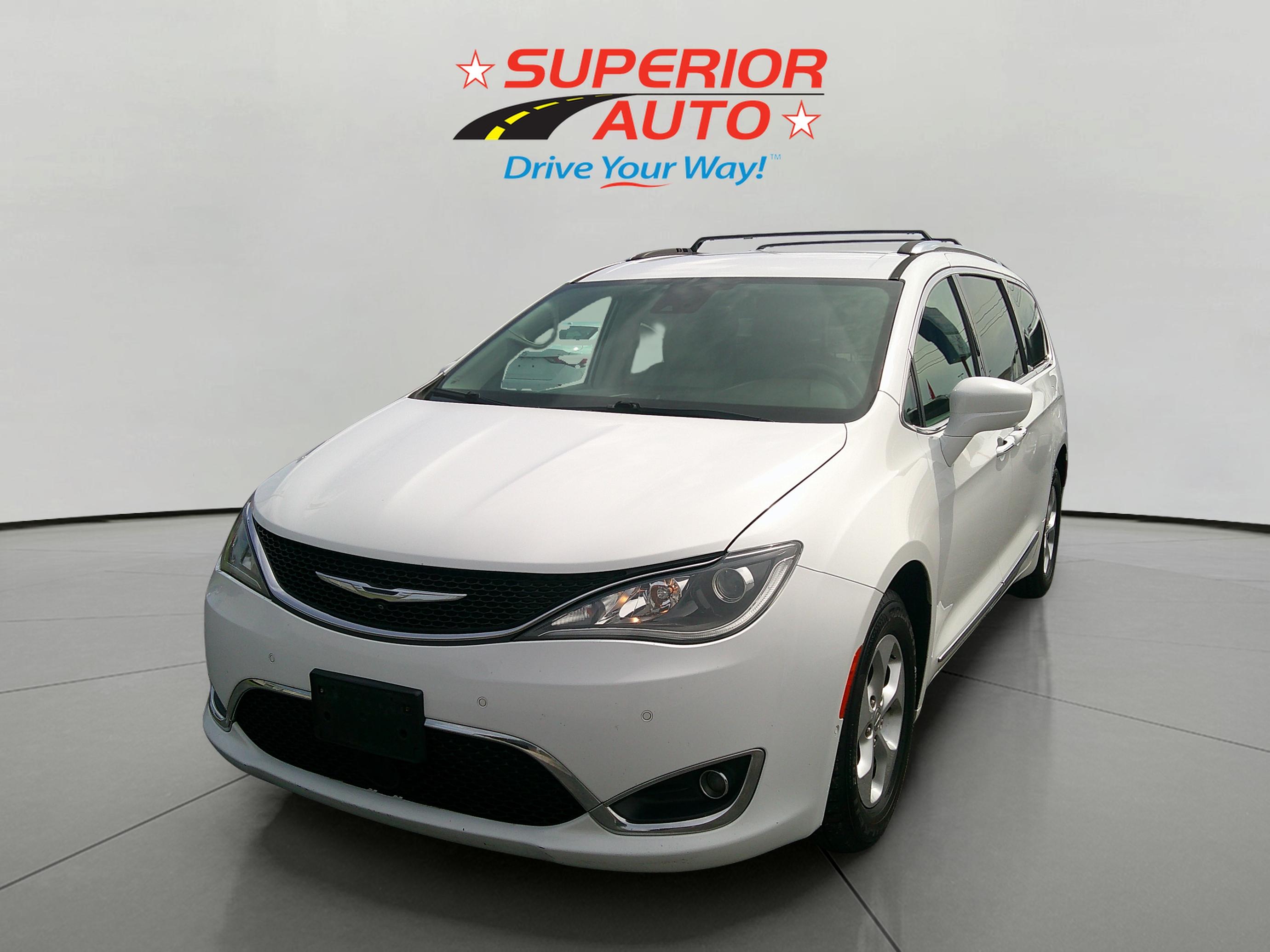 2017 Chrysler Pacifica Touring-L Plus's photo