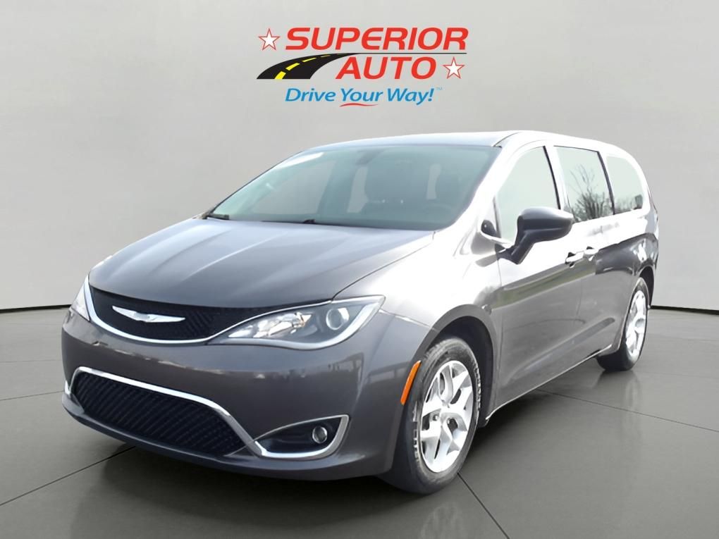 2018 Chrysler Pacifica Touring Plus's photo