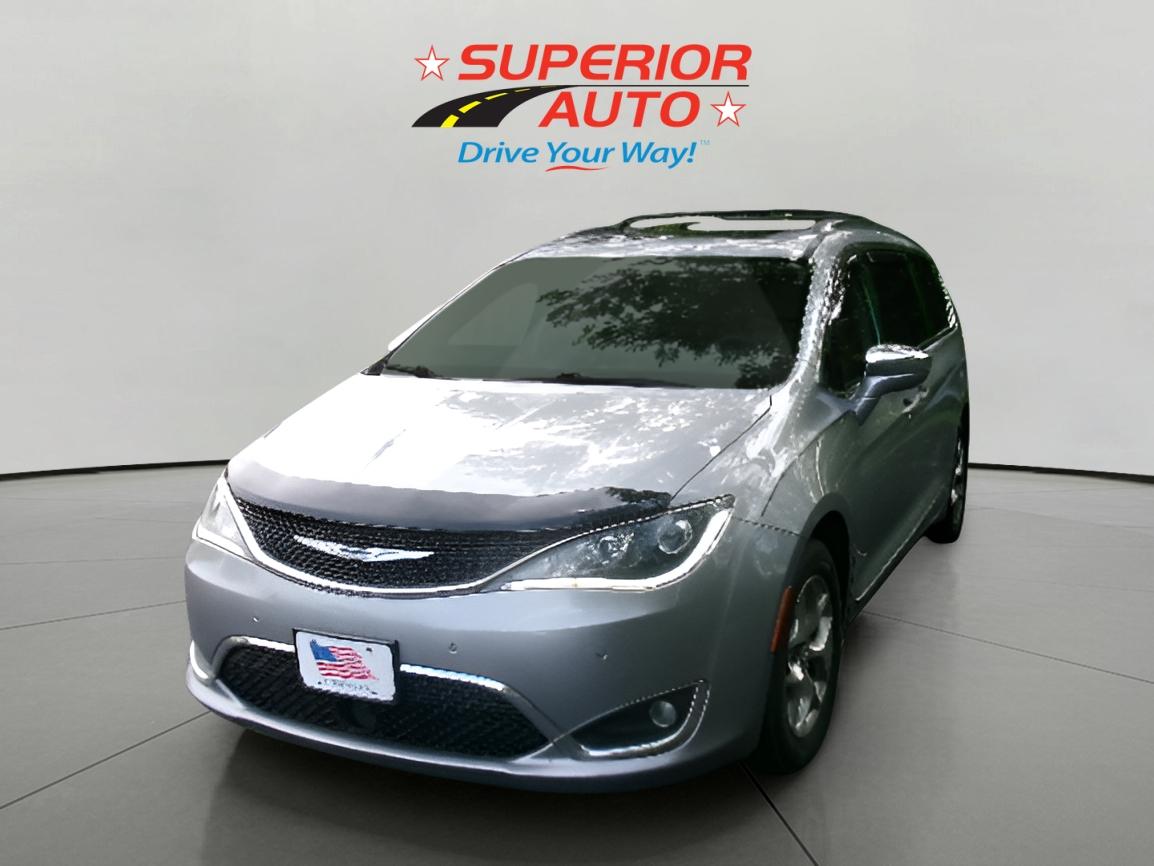 2018 Chrysler Pacifica Limited's photo
