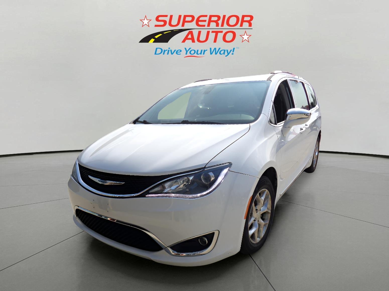 2018 Chrysler Pacifica Limited's photo