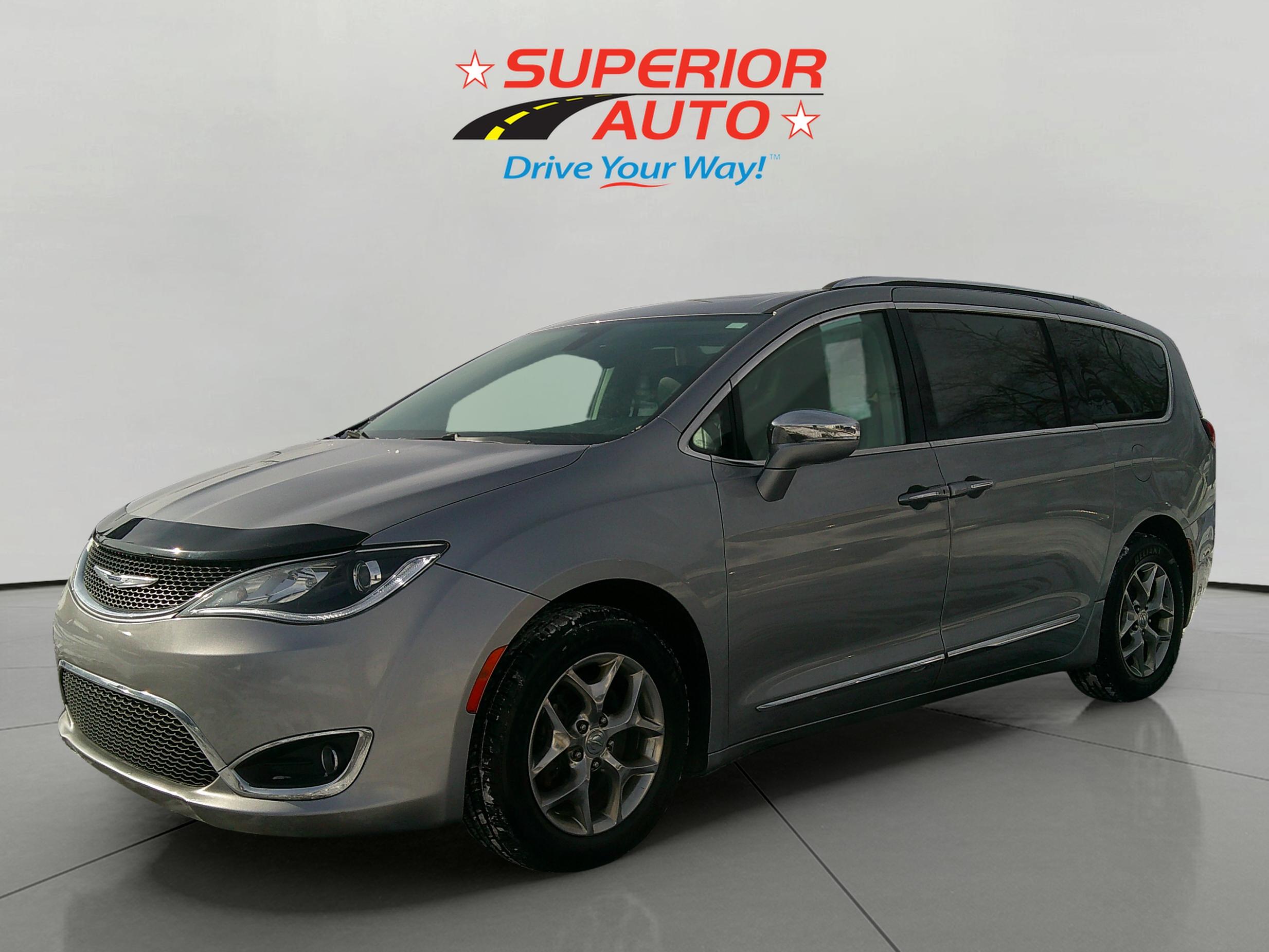 2018 Chrysler Pacifica Limited's photo