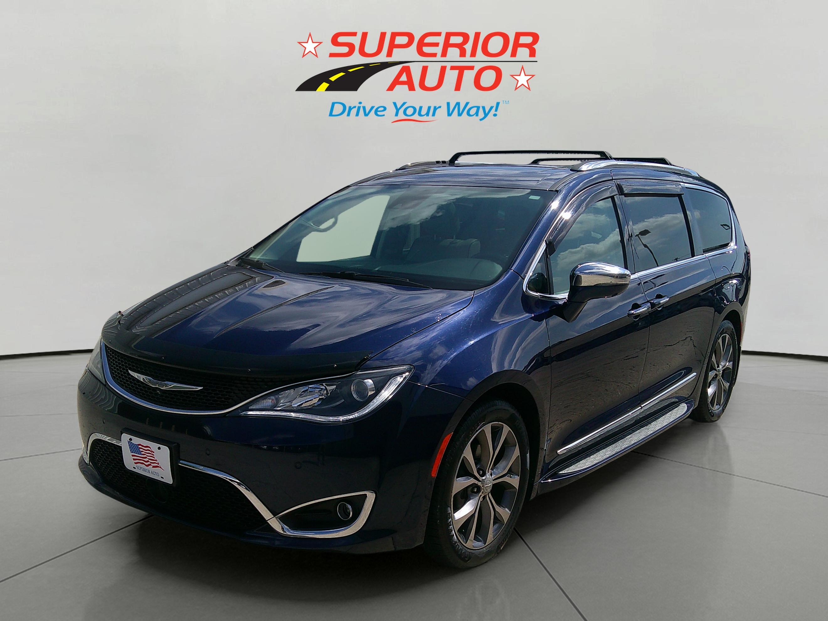 2017 Chrysler Pacifica Limited's photo