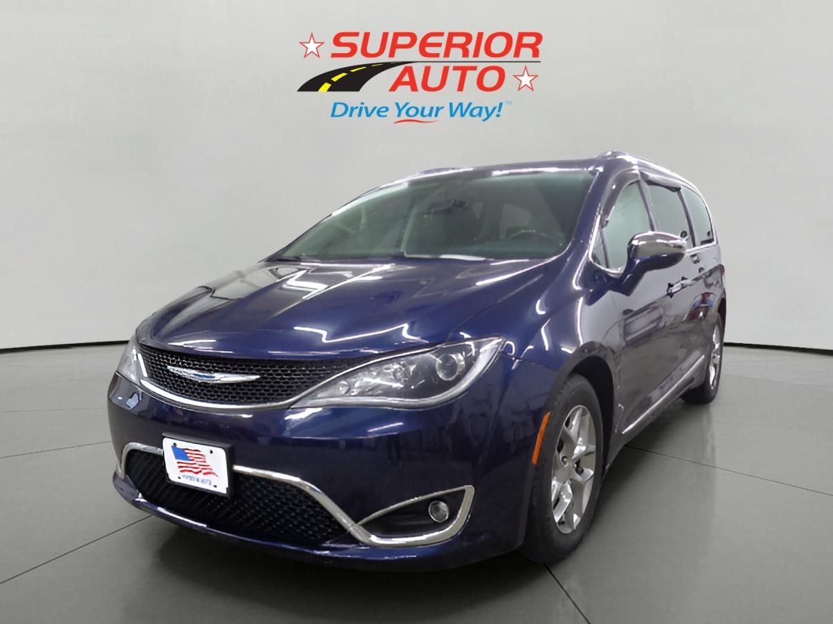 2018 Chrysler Pacifica Limited's photo
