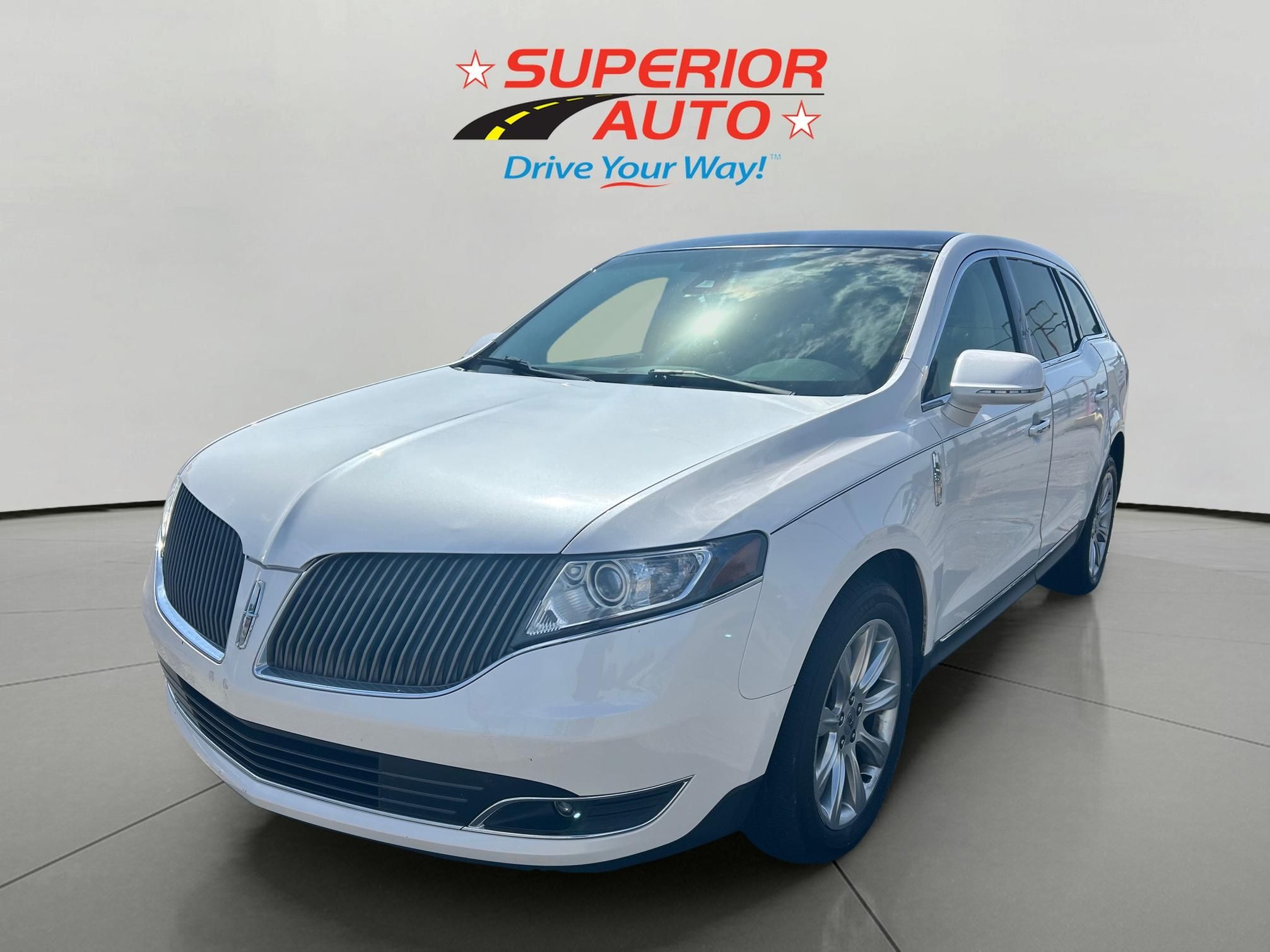 2014 Lincoln MKT 3.7's photo