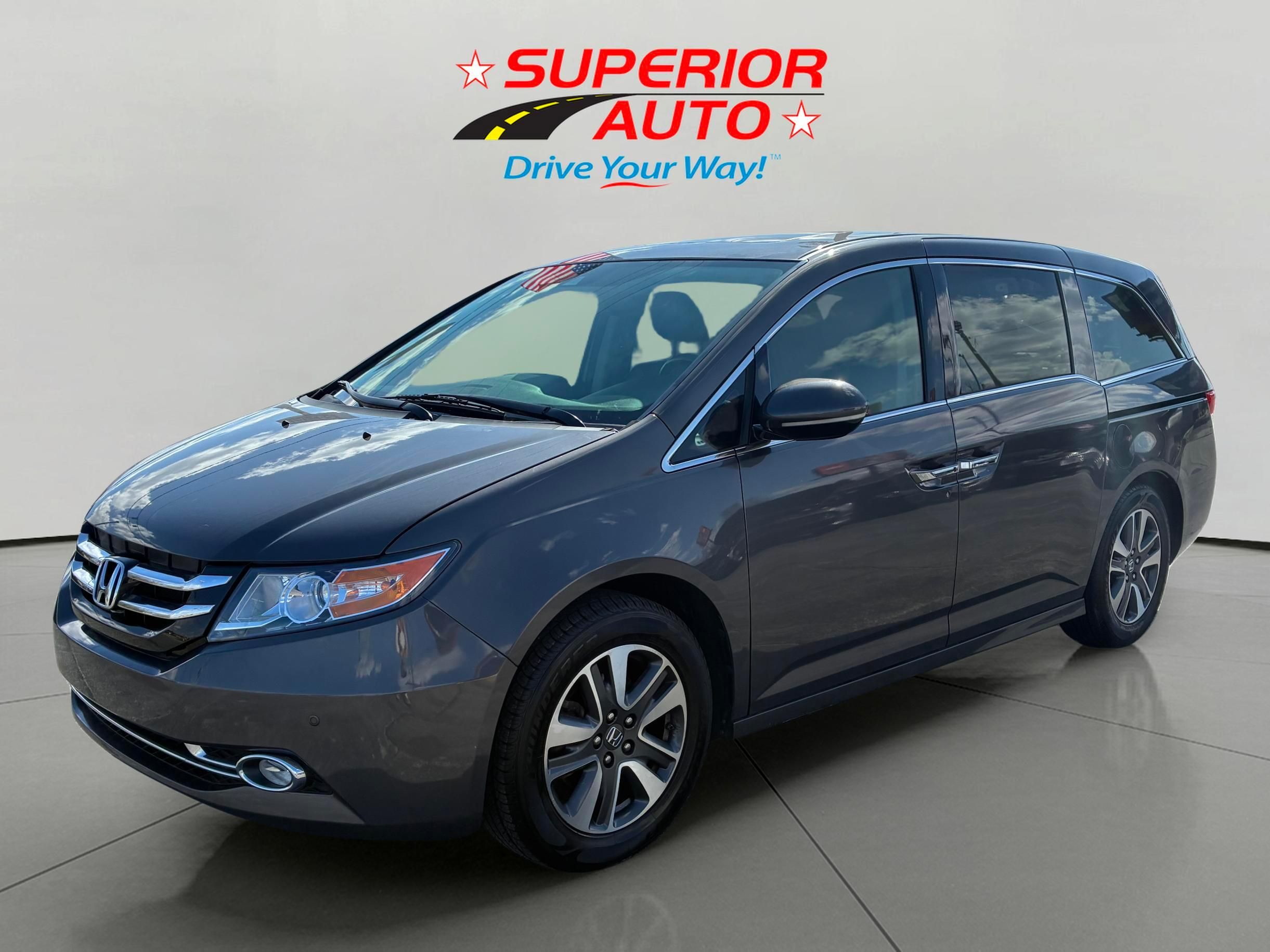 2015 Honda Odyssey Touring's photo