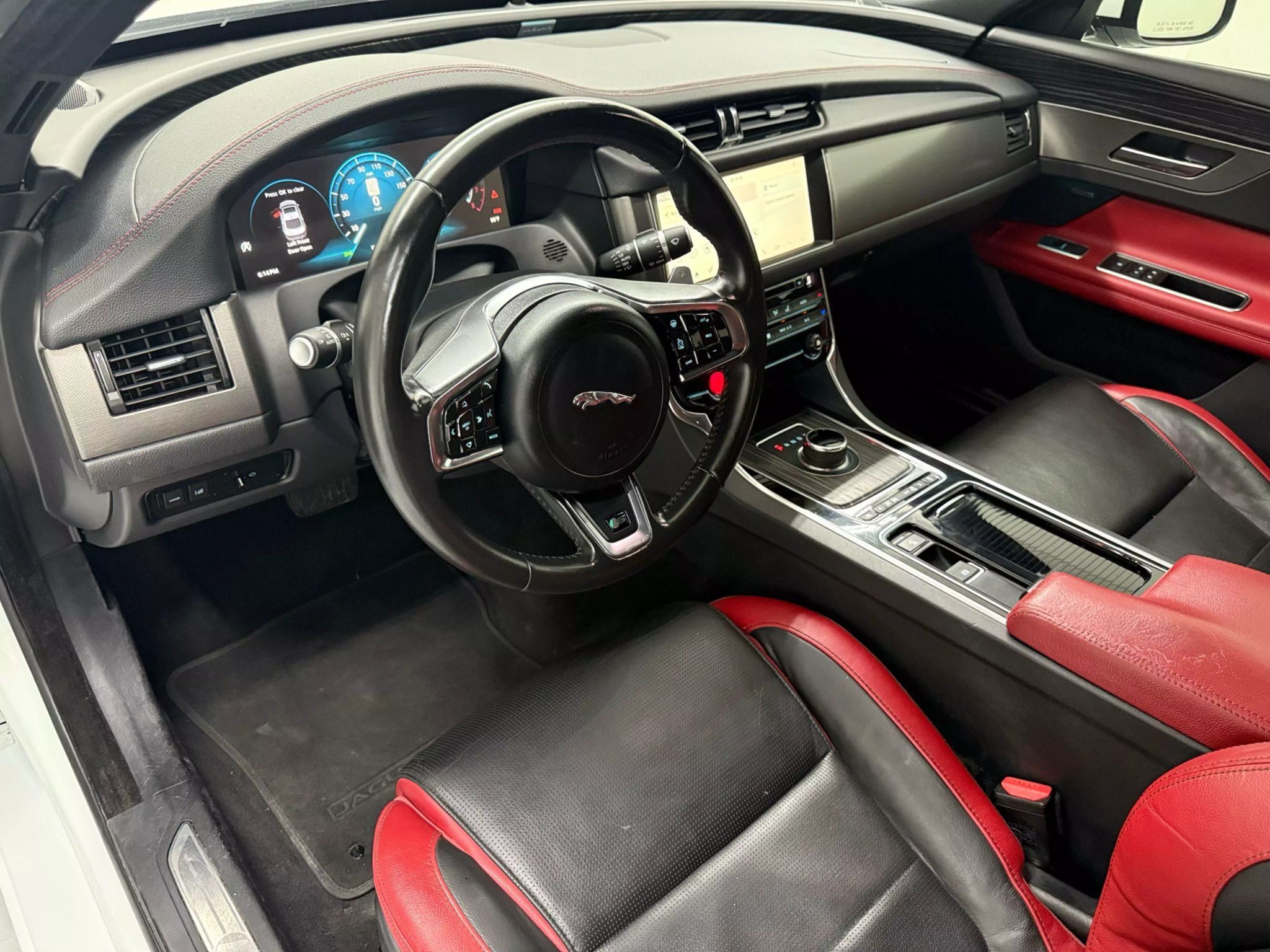 2018 Jaguar XF S - Photo 16