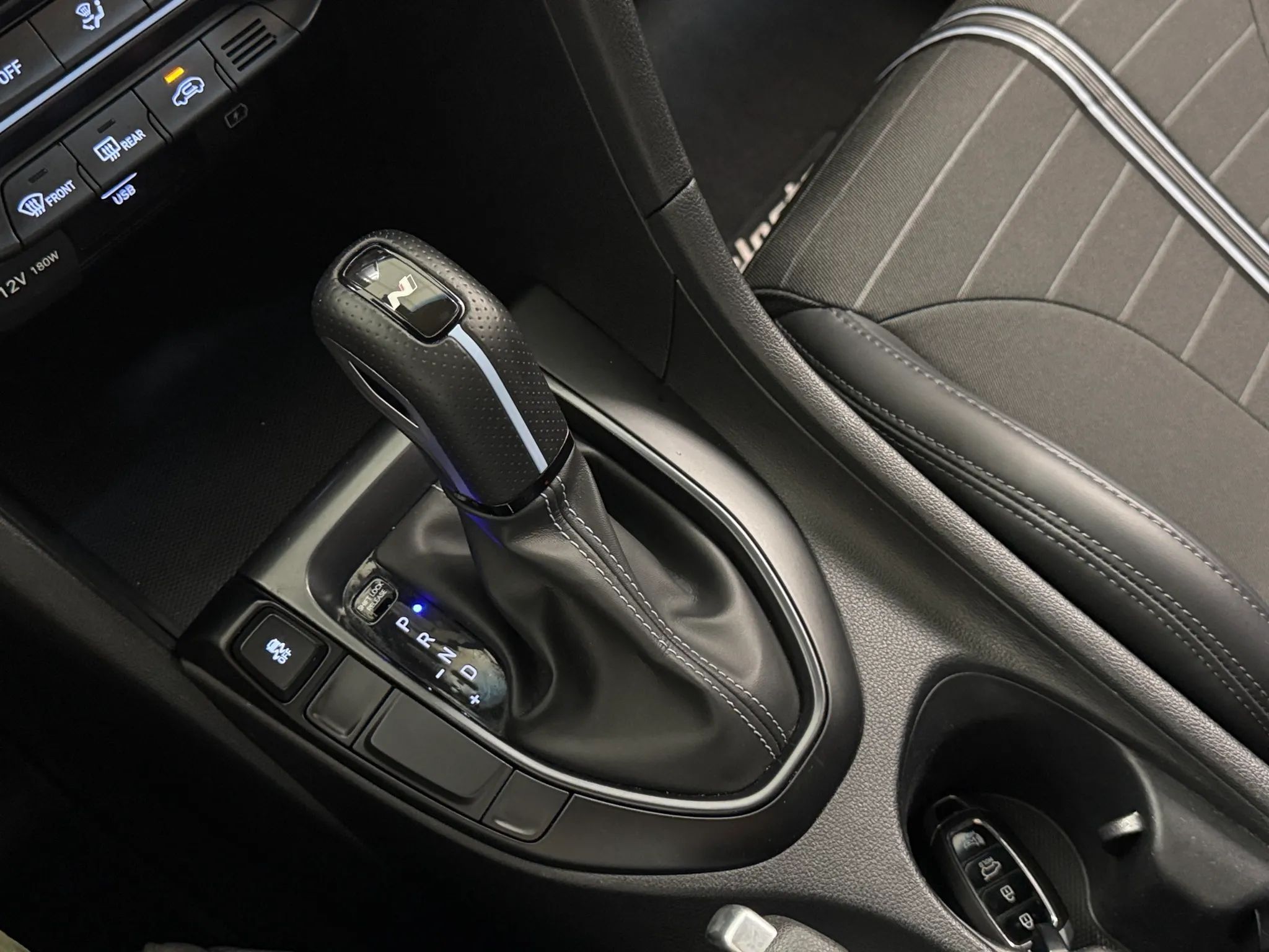 2022 Hyundai Veloster 24
