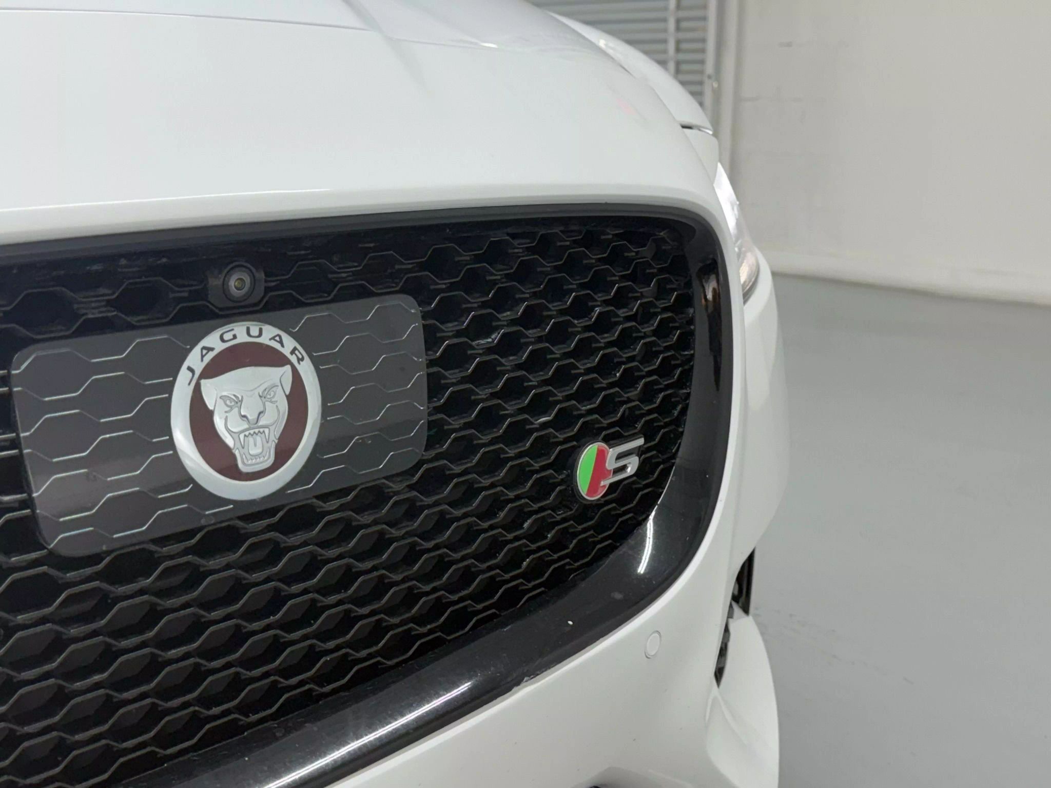 2018 Jaguar XF S - Photo 9
