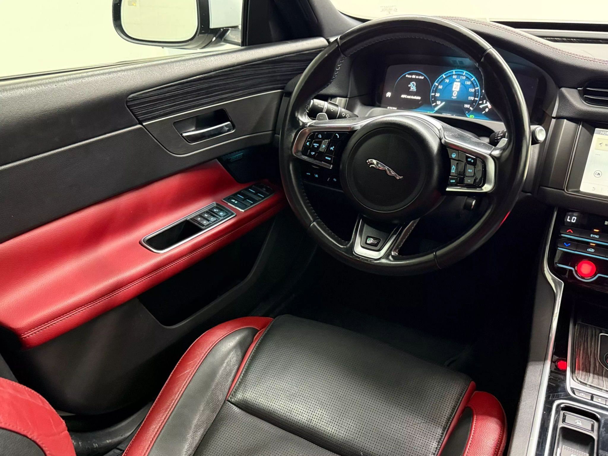 2018 Jaguar XF S - Photo 24