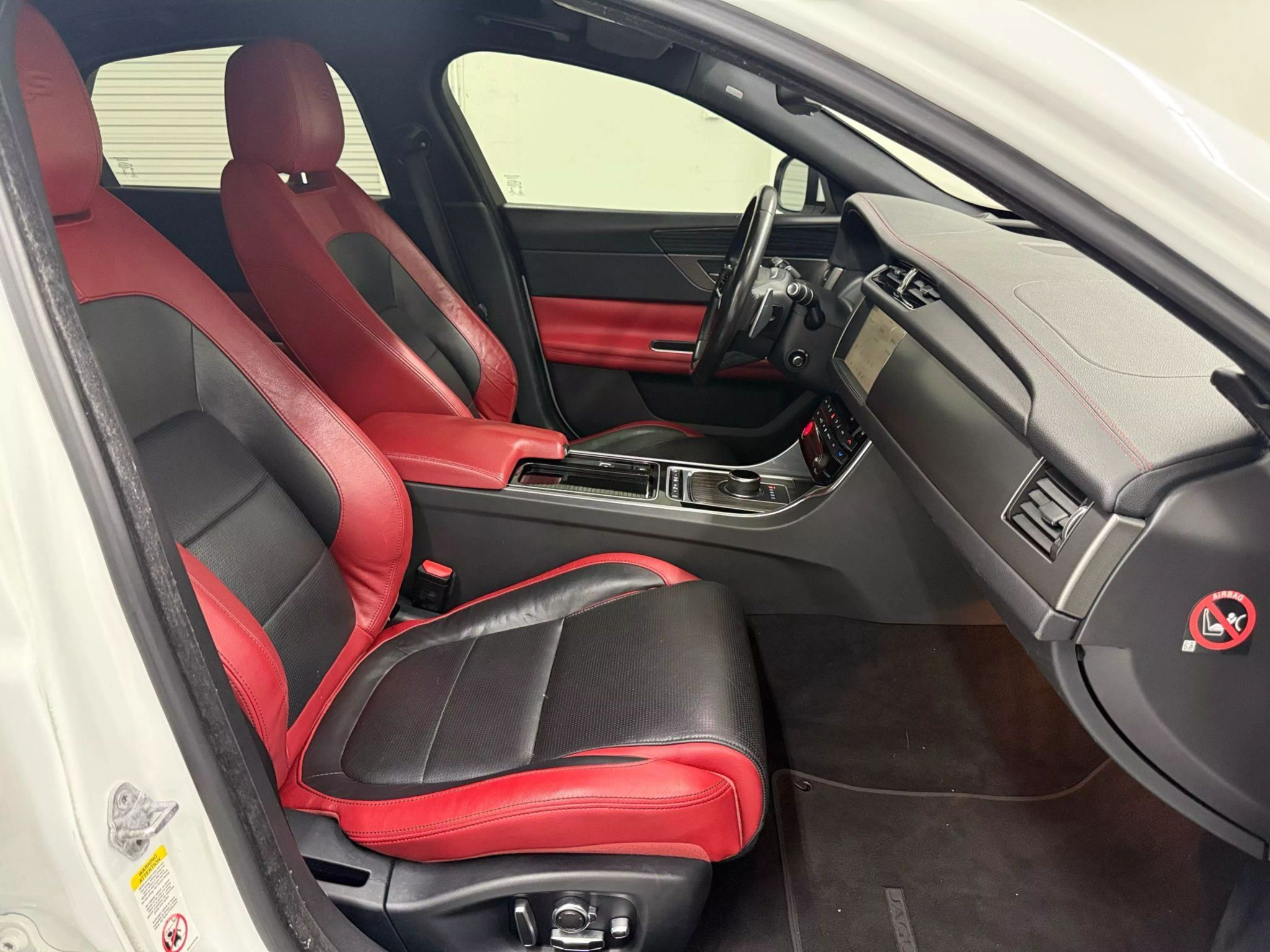 2018 Jaguar XF S - Photo 18