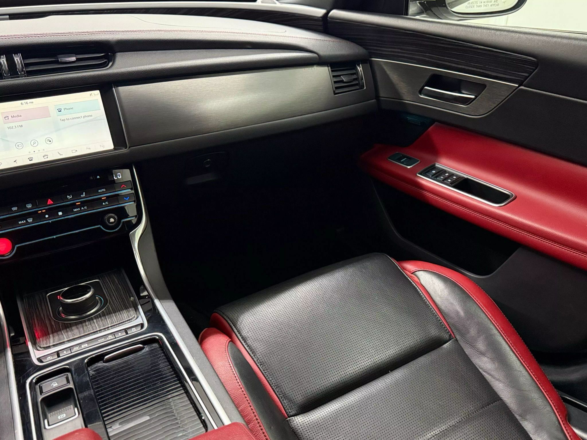 2018 Jaguar XF S - Photo 26