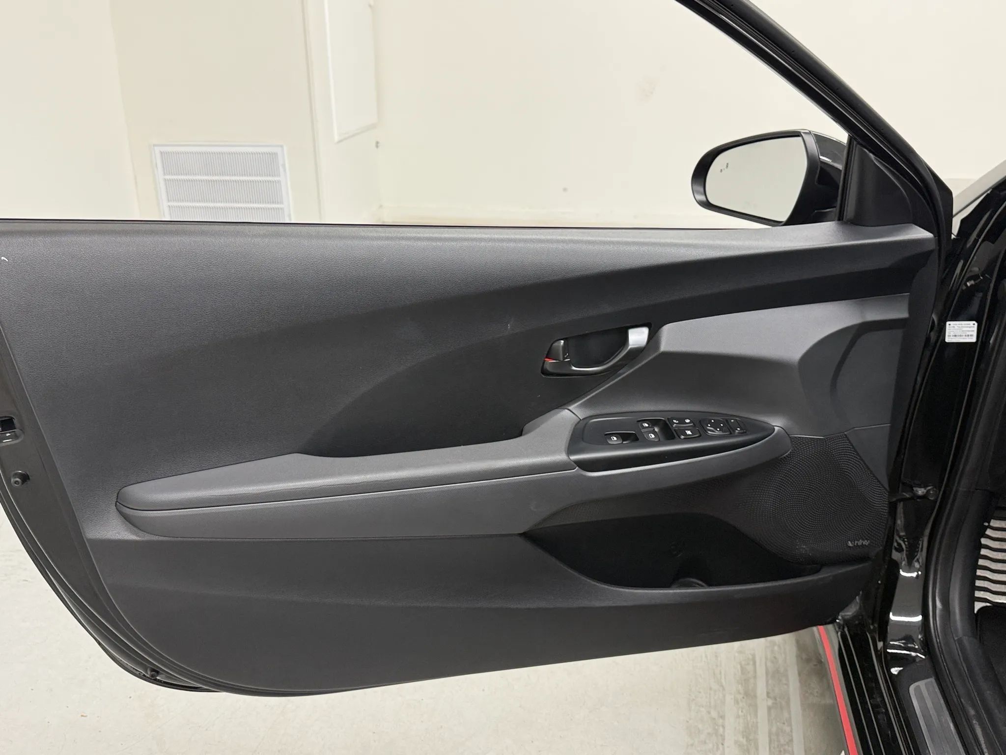 2022 Hyundai Veloster 34