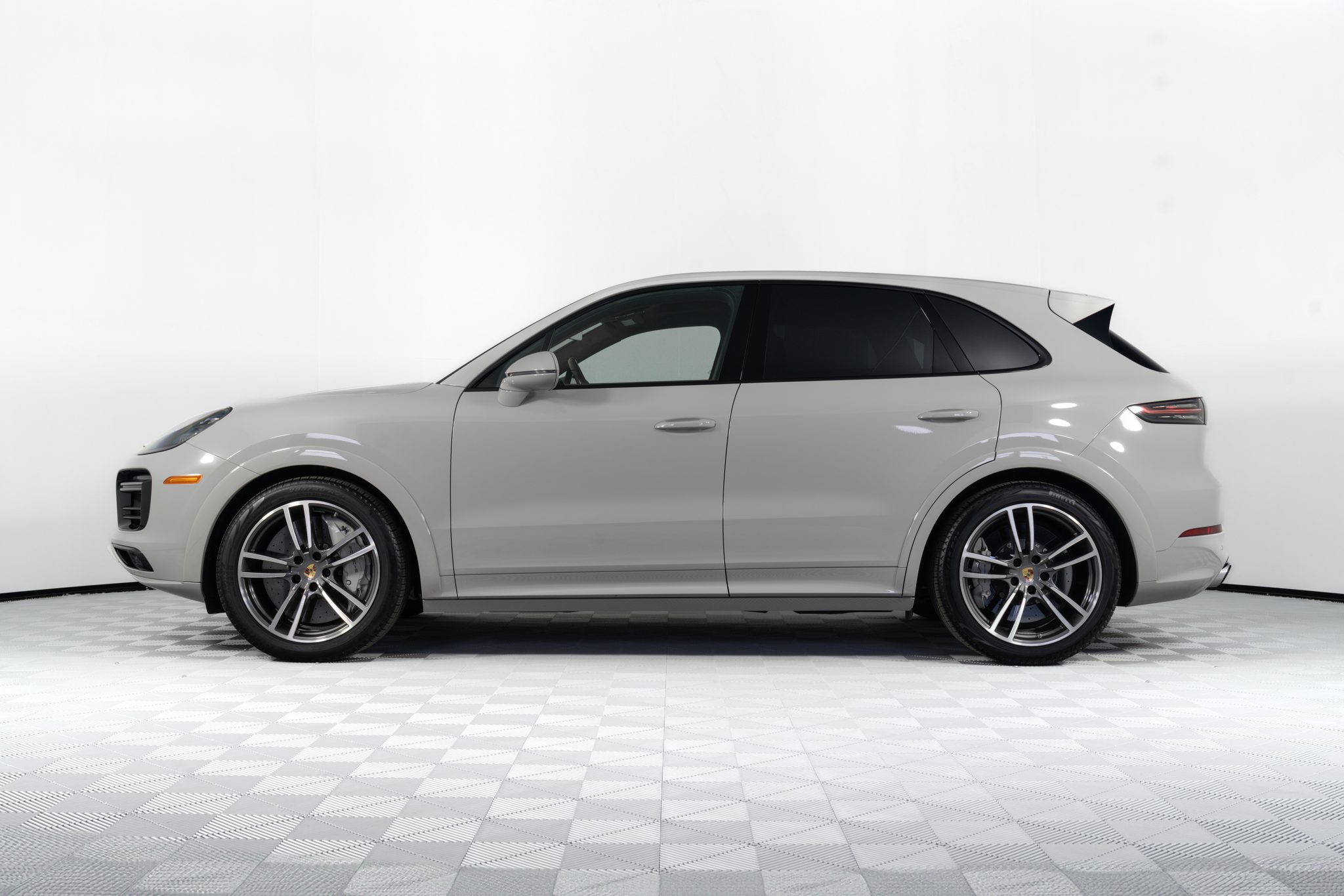 2022 Porsche Cayenne Turbo - Photo 16