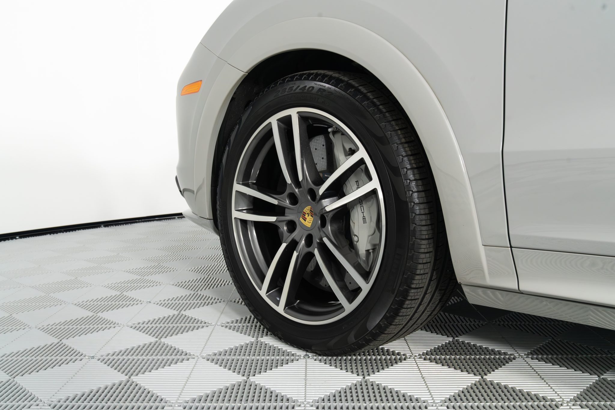 2022 Porsche Cayenne Turbo - Photo 18