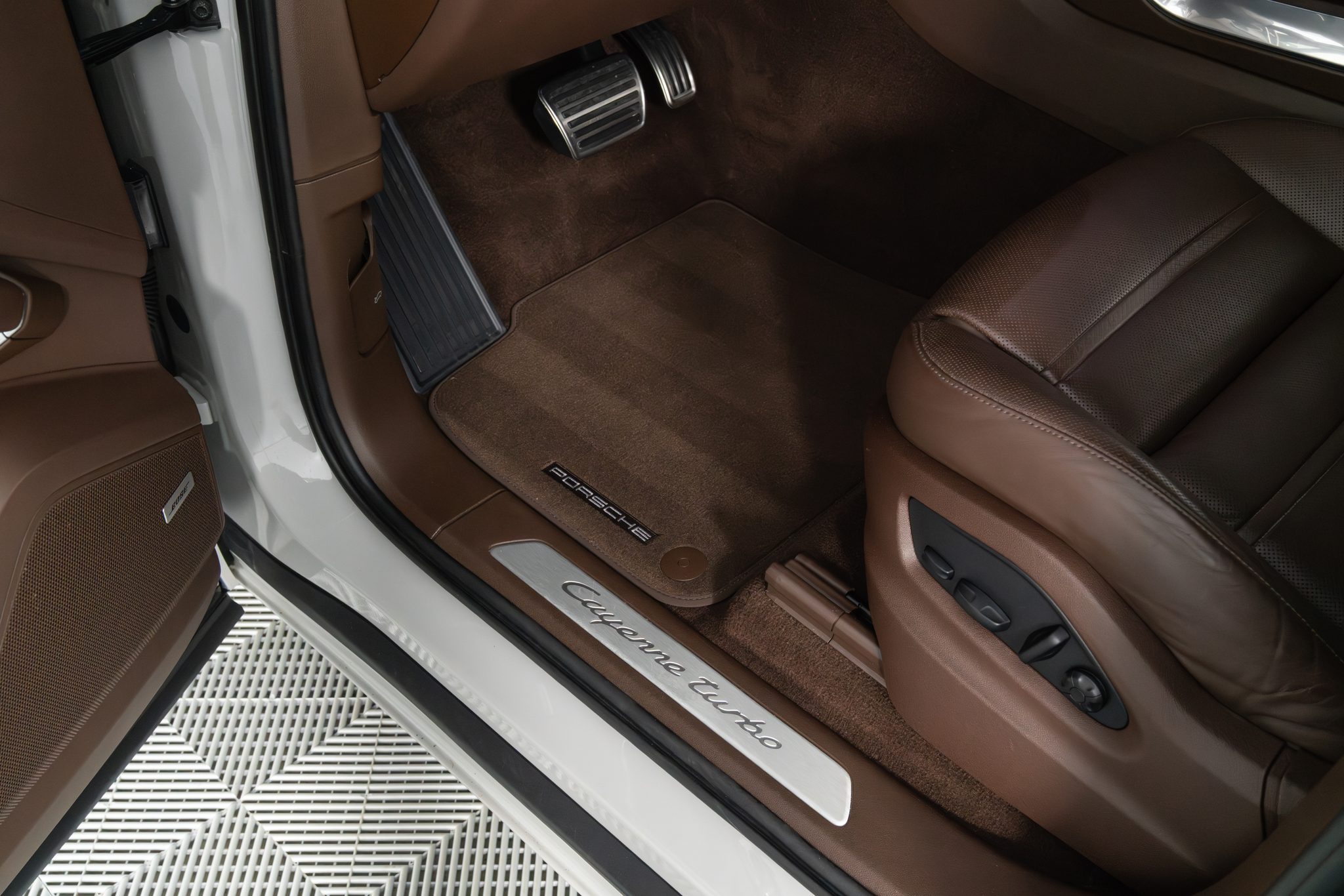 2022 Porsche Cayenne Turbo - Photo 29