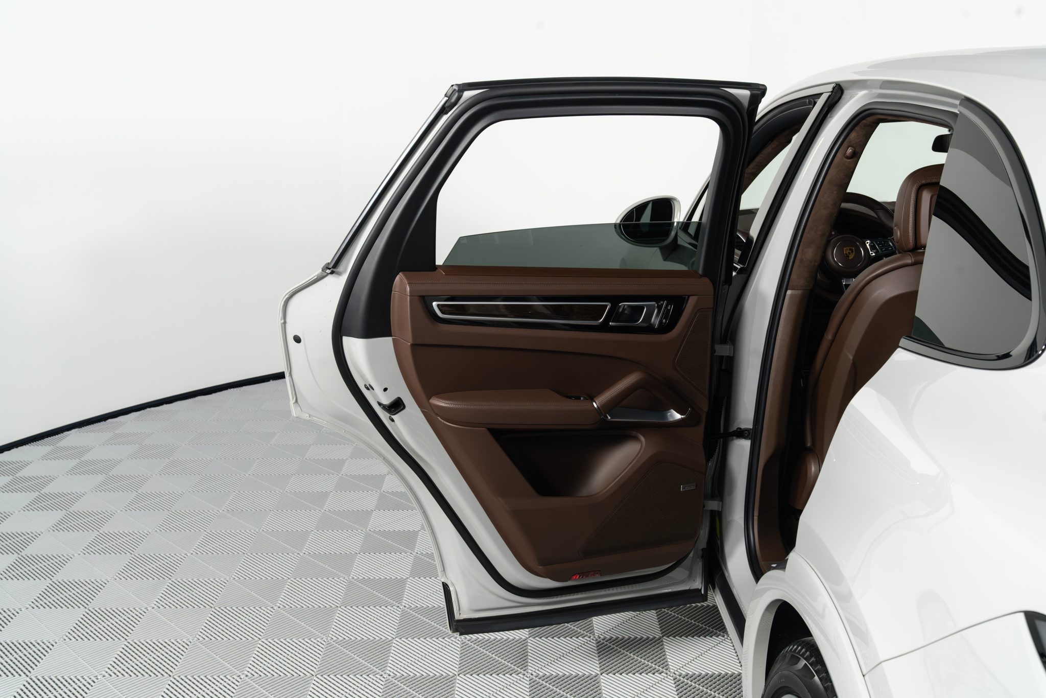 2022 Porsche Cayenne Turbo - Photo 33