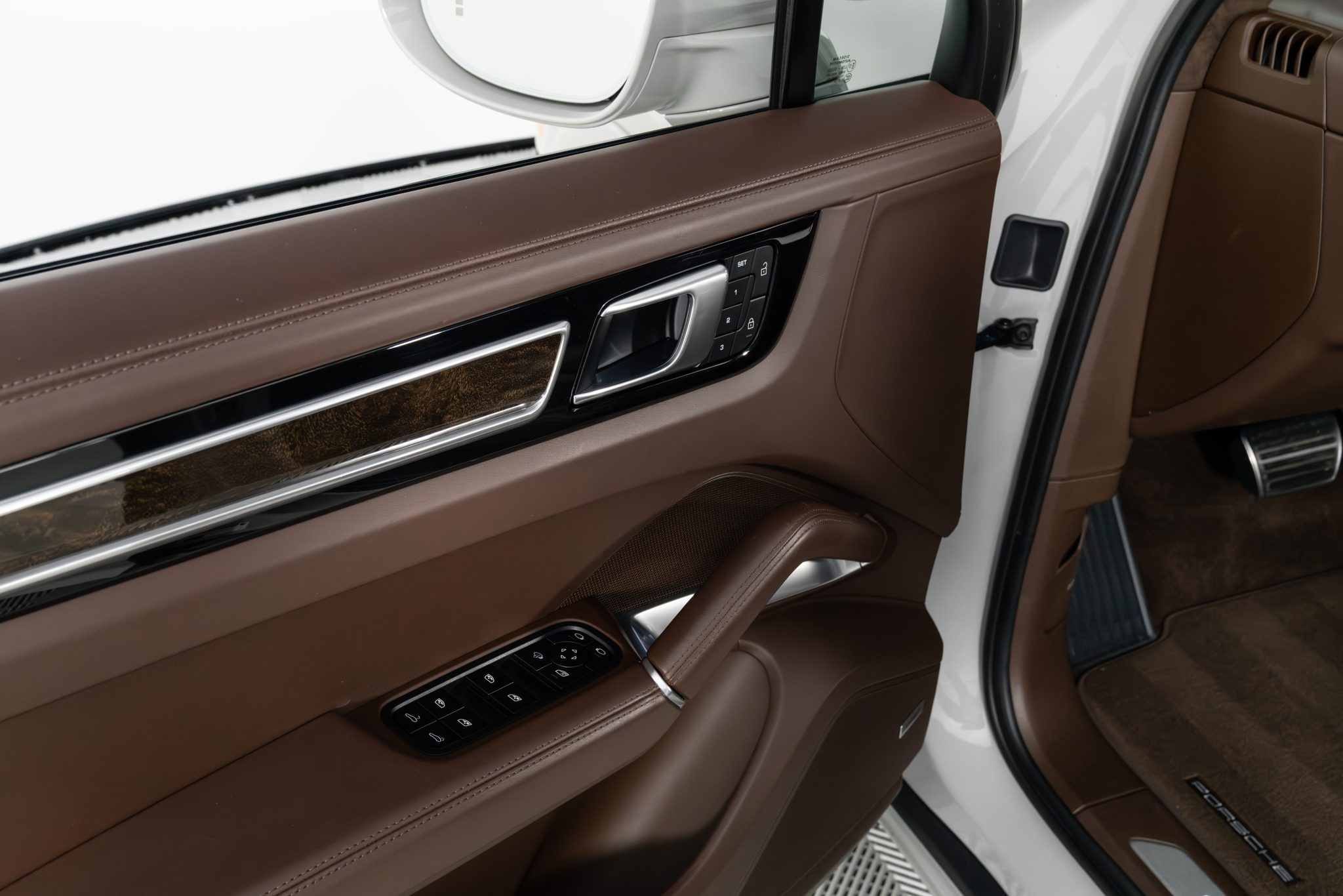 2022 Porsche Cayenne Turbo - Photo 28
