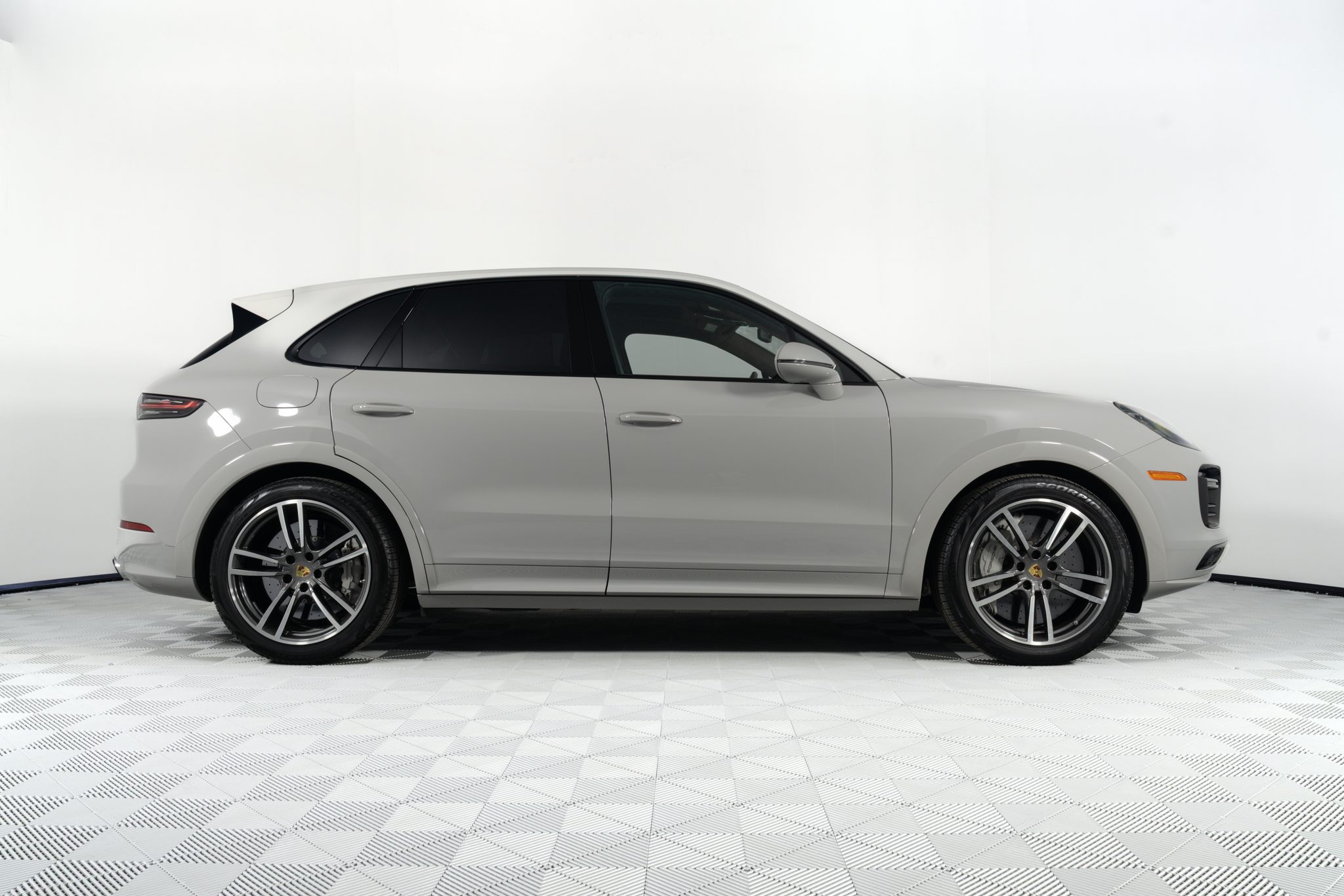 2022 Porsche Cayenne Turbo - Photo 23