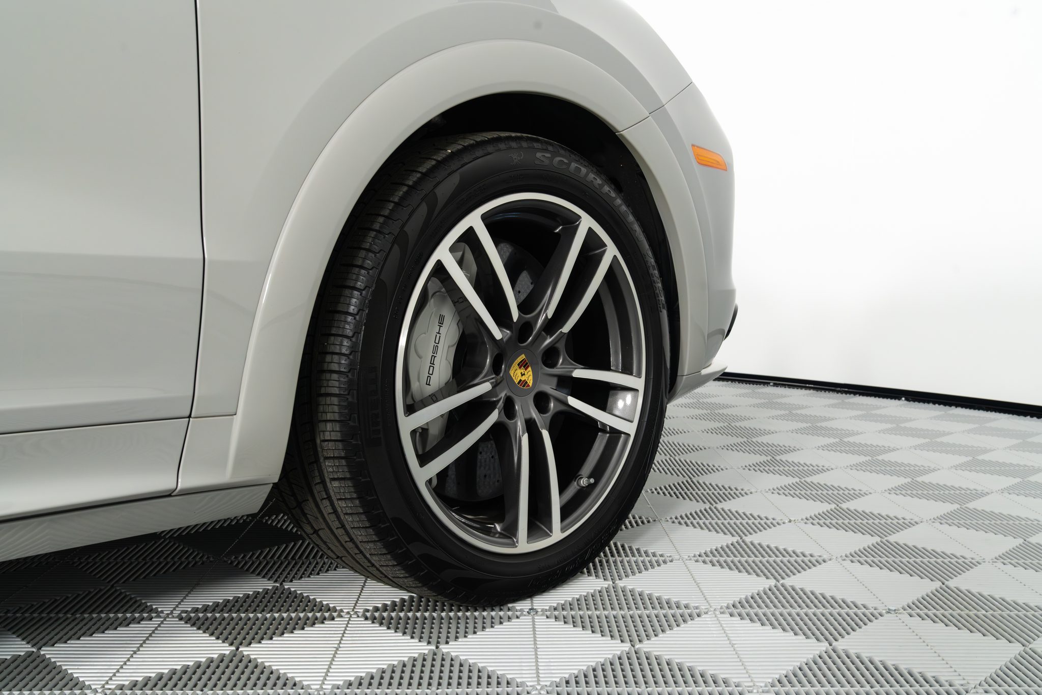 2022 Porsche Cayenne Turbo - Photo 25