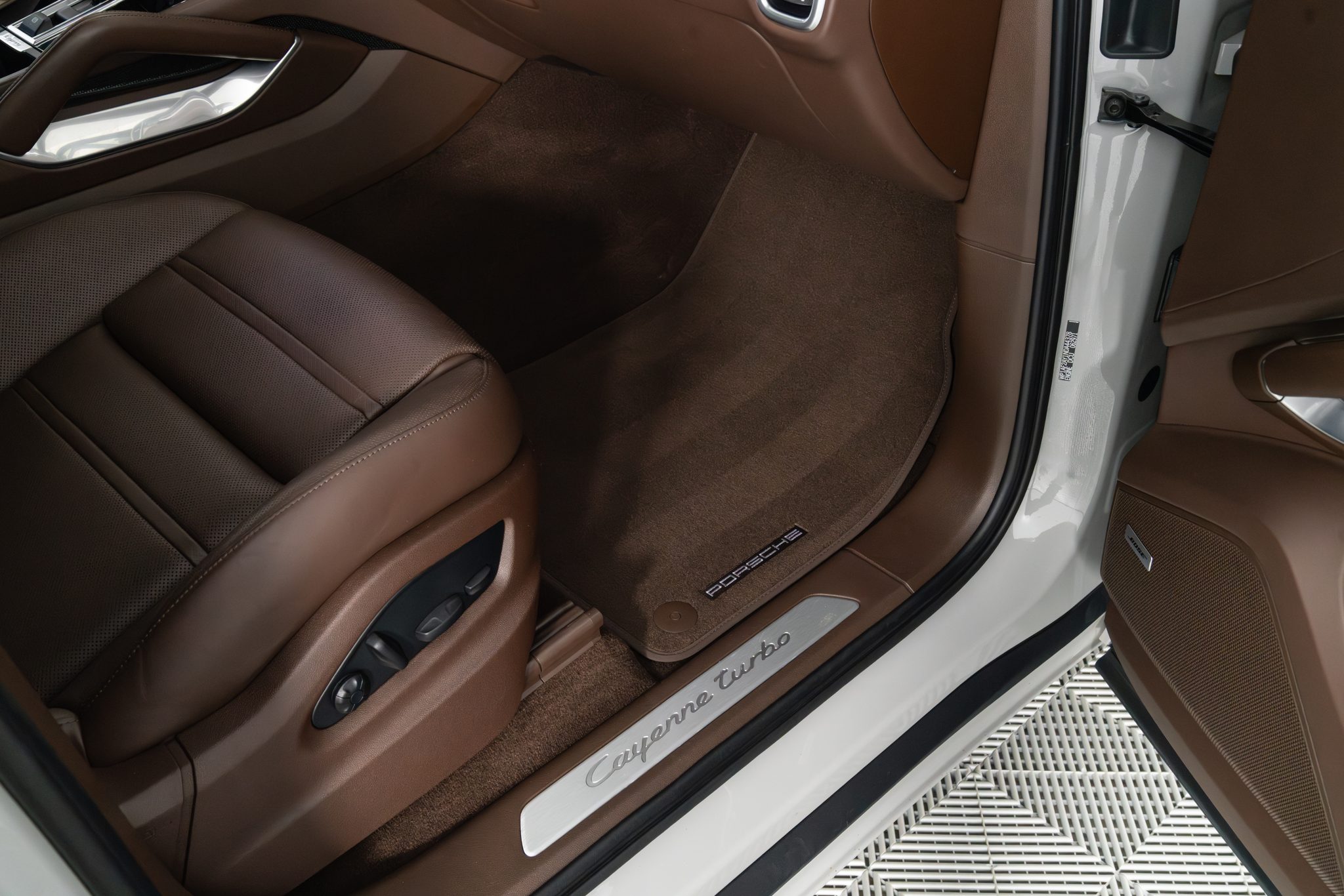 2022 Porsche Cayenne Turbo - Photo 32