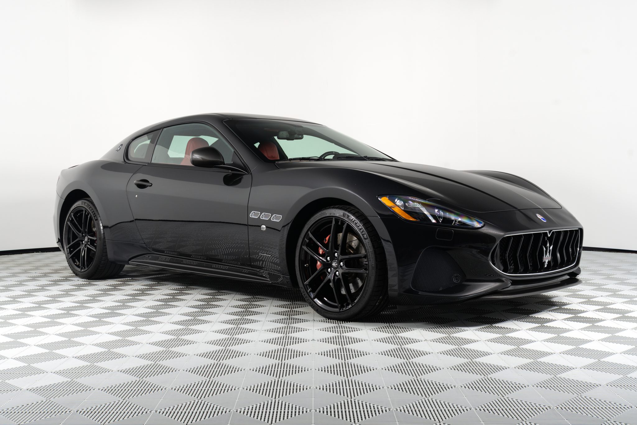 Nero 2018 Maserati GranTurismo Coupe Rear-Wheel Drive Automatic
